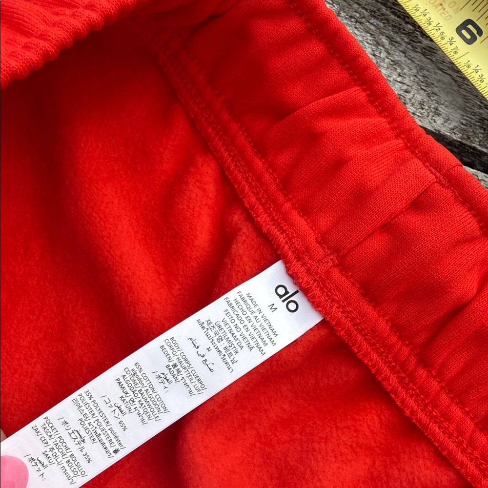 ALO Accolade Short Bright Red size medium NWT ❤️ - Picture 4 of 4